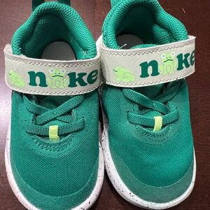 Nike Toddler Team Hustle D10 LIL (TD) SNEAKERS